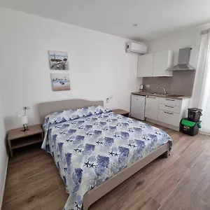 La Casa Di Enzo Affittacamere Tre Fontane